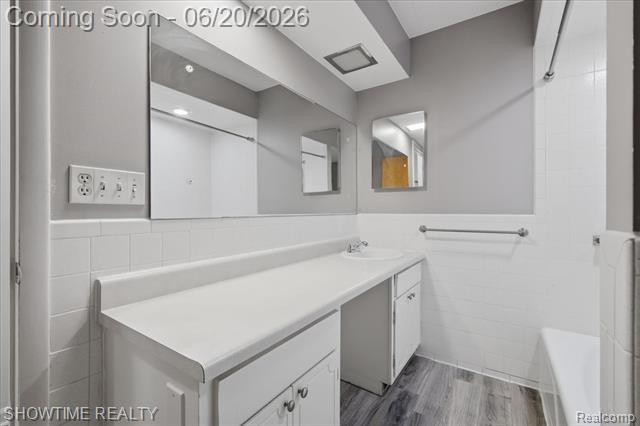 Builiding view forty six for 1661 Madeline, Lapeer, MI. 48446