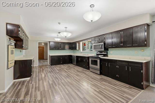 Builiding view nineteen for 1661 Madeline, Lapeer, MI. 48446