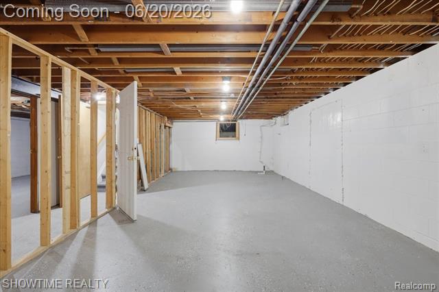 Builiding view thirty five for 1661 Madeline, Lapeer, MI. 48446