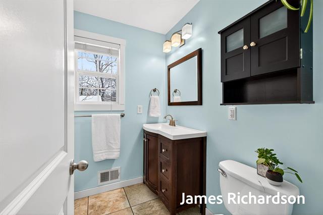 Builiding view seventeen for 11521 144Th, West Olive, MI. 49460