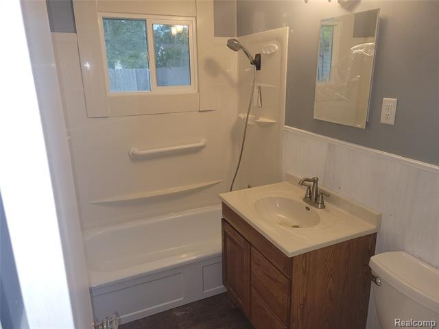 Builiding view two for 213 Broadway, Battle Creek, MI. 49037