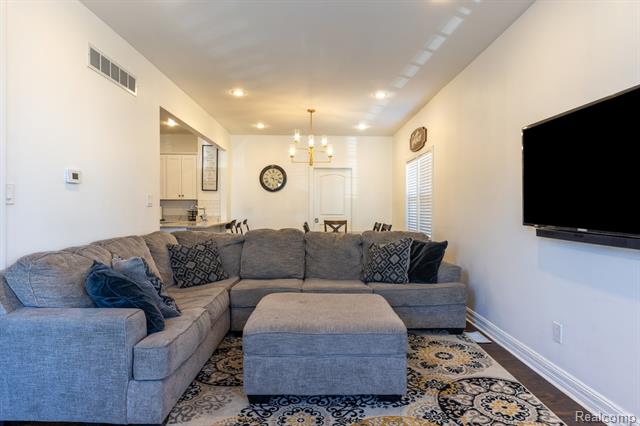 Builiding view five for 644 Melbourne, Detroit, MI. 48202