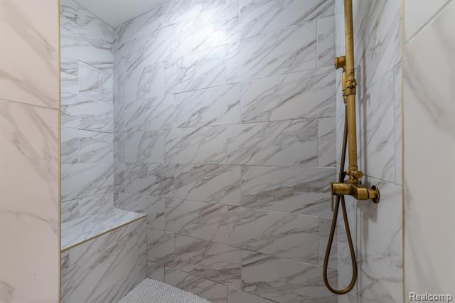 Builiding view sixteen for 644 Melbourne, Detroit, MI. 48202