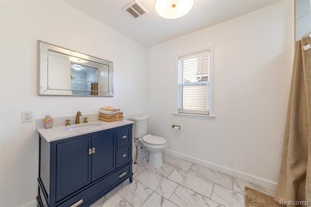 Builiding view thirteen for 644 Melbourne, Detroit, MI. 48202