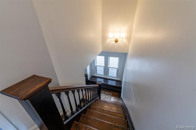 Builiding view twelve for 644 Melbourne, Detroit, MI. 48202