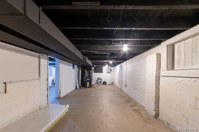 Builiding view twenty one for 644 Melbourne, Detroit, MI. 48202