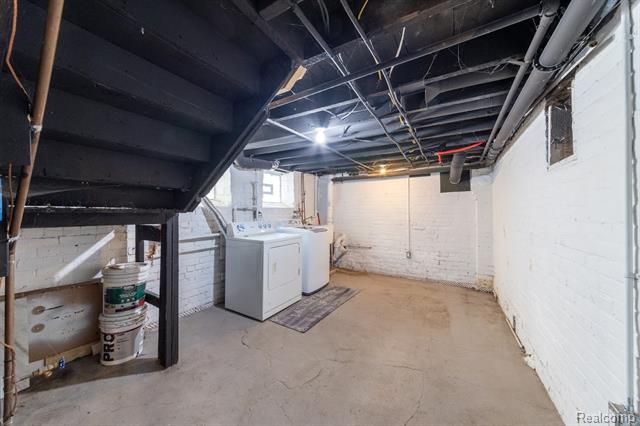 Builiding view twenty for 644 Melbourne, Detroit, MI. 48202