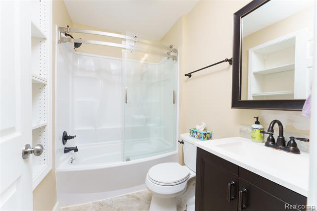 Builiding view eighteen for 5670 Fowlerville Rd, Fowlerville, MI. 48836