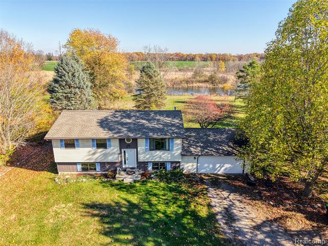 Builiding view one for 5670 Fowlerville Rd, Fowlerville, MI. 48836