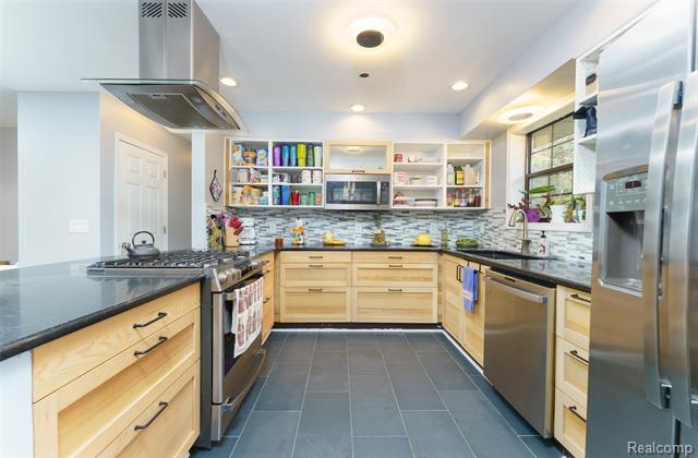 Builiding view seven for 5670 Fowlerville Rd, Fowlerville, MI. 48836