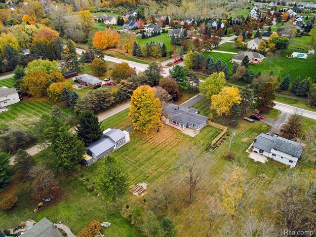 Builiding view fifty one for 5100 Oak Hill Rd, Clarkston, MI. 48348