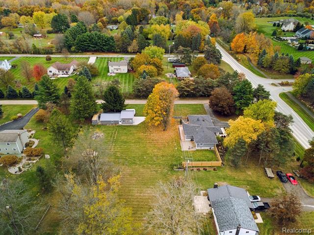 Builiding view forty eight for 5100 Oak Hill Rd, Clarkston, MI. 48348