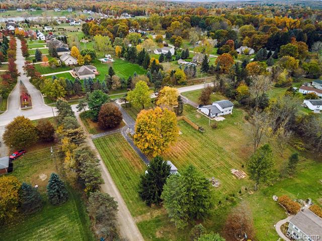 Builiding view forty five for 5100 Oak Hill Rd, Clarkston, MI. 48348