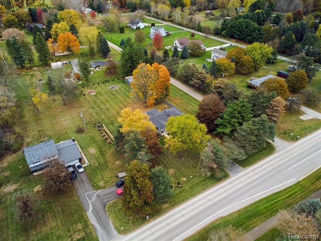 Builiding view forty nine for 5100 Oak Hill Rd, Clarkston, MI. 48348