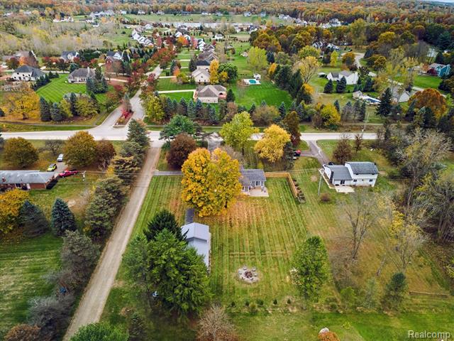 Builiding view forty seven for 5100 Oak Hill Rd, Clarkston, MI. 48348