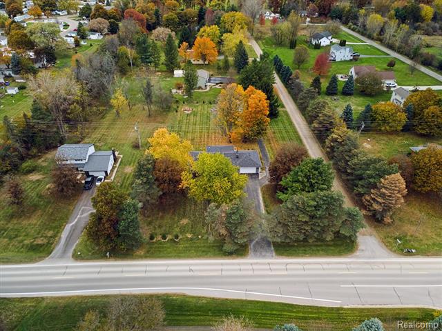 Builiding view forty six for 5100 Oak Hill Rd, Clarkston, MI. 48348