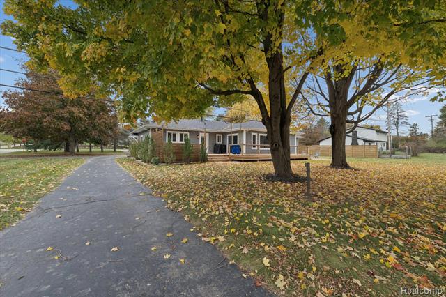 Builiding view forty three for 5100 Oak Hill Rd, Clarkston, MI. 48348