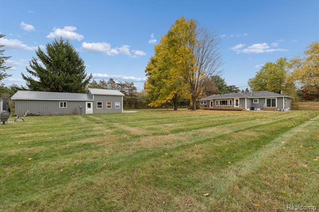 Builiding view forty for 5100 Oak Hill Rd, Clarkston, MI. 48348