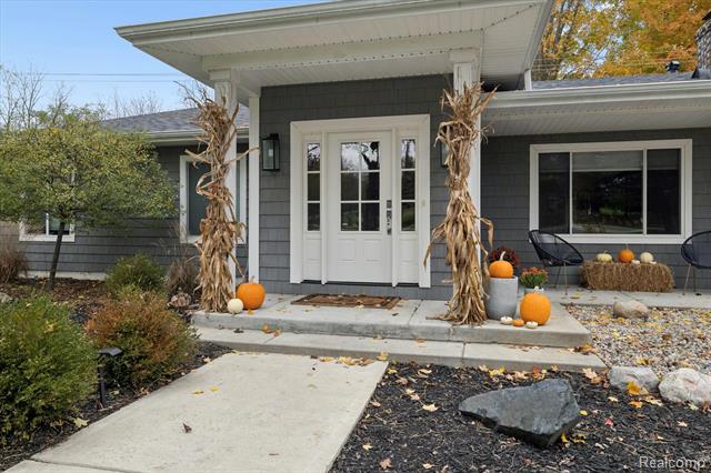 Builiding view four for 5100 Oak Hill Rd, Clarkston, MI. 48348