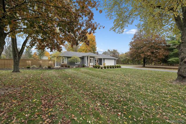 Builiding view one for 5100 Oak Hill Rd, Clarkston, MI. 48348