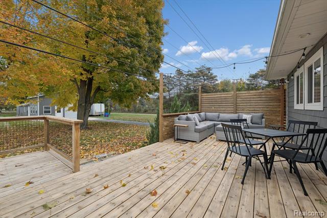 Builiding view thirty seven for 5100 Oak Hill Rd, Clarkston, MI. 48348