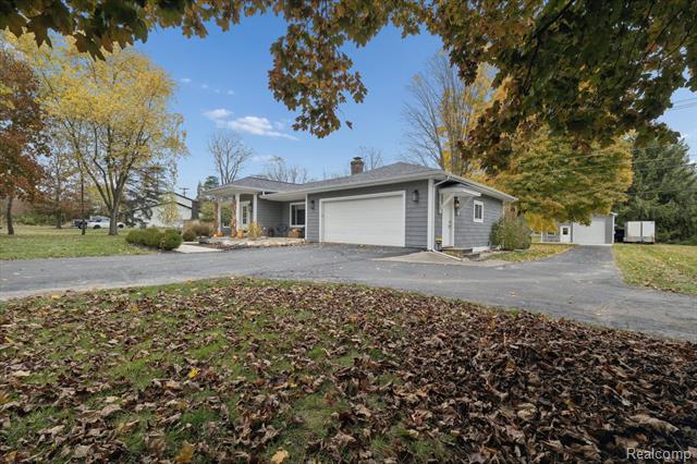 Builiding view three for 5100 Oak Hill Rd, Clarkston, MI. 48348