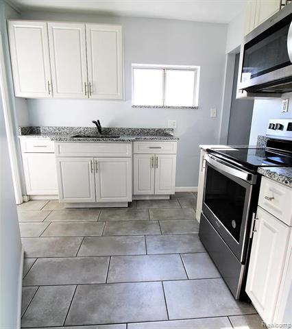 Builiding view five for 813 S Center, Royal Oak, MI. 48067