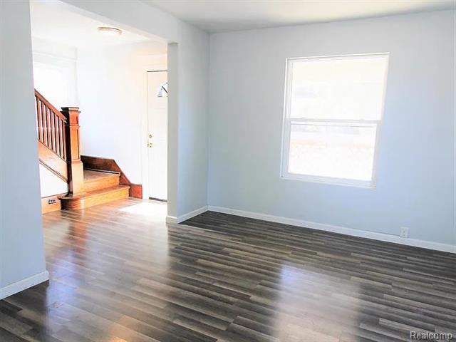 Builiding view one for 813 S Center, Royal Oak, MI. 48067