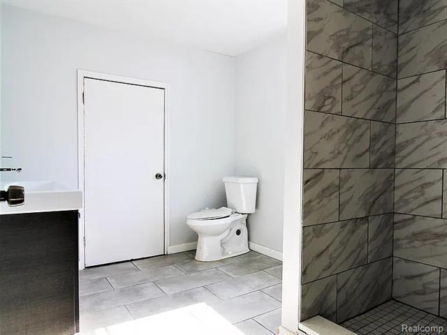 Builiding view ten for 813 S Center, Royal Oak, MI. 48067