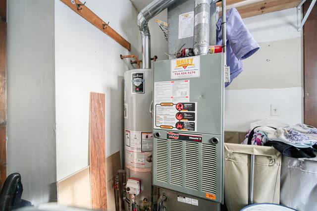 Builiding view seventeen for 6112 Bemis, Ypsilanti, MI. 48197