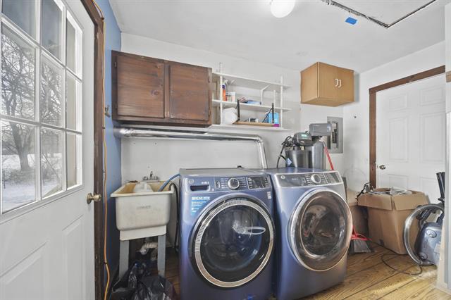 Builiding view sixteen for 6112 Bemis, Ypsilanti, MI. 48197