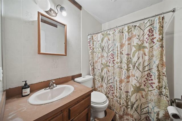 Builiding view twenty six for 6112 Bemis, Ypsilanti, MI. 48197