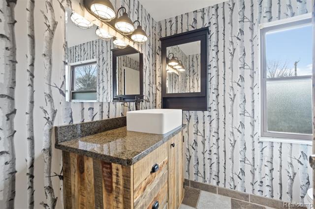 Builiding view eighteen for 13111 Nadine, Huntington Woods, MI. 48070