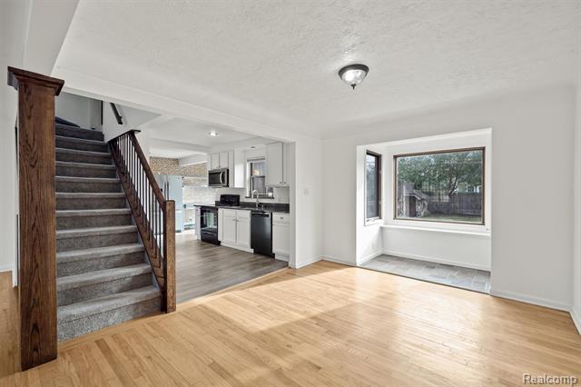 Builiding view seven for 13111 Nadine, Huntington Woods, MI. 48070