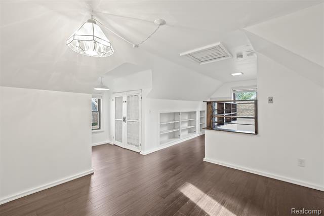 Builiding view seventeen for 13111 Nadine, Huntington Woods, MI. 48070