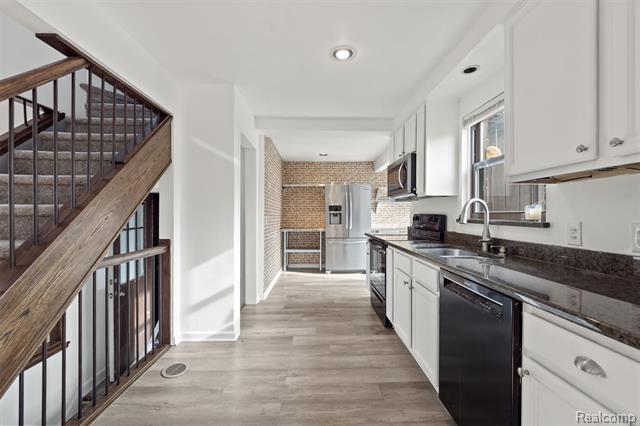 Builiding view ten for 13111 Nadine, Huntington Woods, MI. 48070