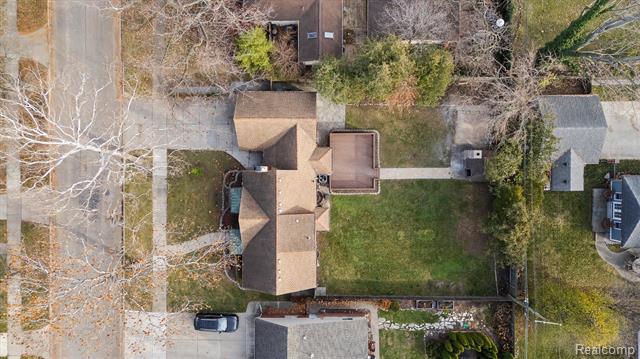 Builiding view thirty five for 13111 Nadine, Huntington Woods, MI. 48070