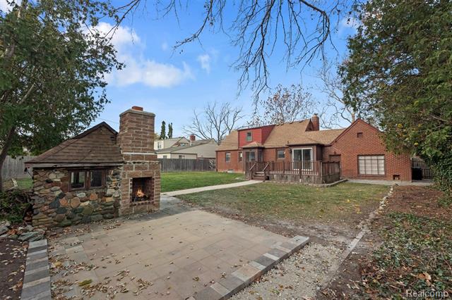 Builiding view thirty one for 13111 Nadine, Huntington Woods, MI. 48070