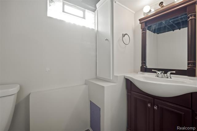 Builiding view twenty three for 13111 Nadine, Huntington Woods, MI. 48070