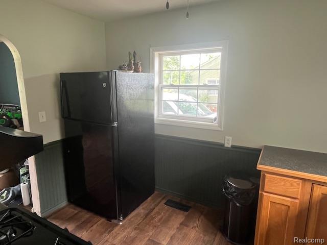 Builiding view eleven for 7057 Lapeer, Davison, MI. 48423