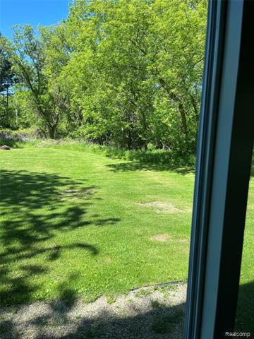 Builiding view sixteen for 7057 Lapeer, Davison, MI. 48423