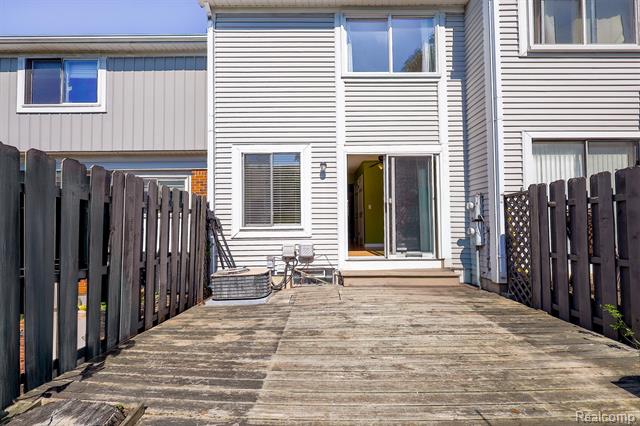 Builiding view eighteen for 36862 Park Place, Sterling Heights, MI. 48310