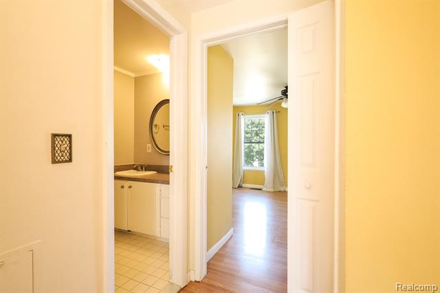 Builiding view fourteen for 36862 Park Place, Sterling Heights, MI. 48310