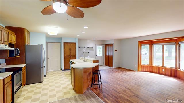 Builiding view thirty three for 3157 Irish, Davison, MI. 48423