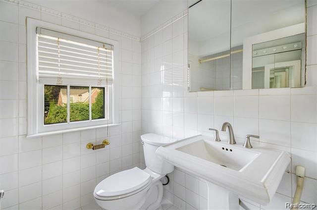 Builiding view eight for 26085 Humber, Huntington Woods, MI. 48070