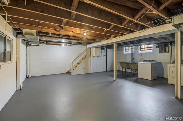 Builiding view nine for 26085 Humber, Huntington Woods, MI. 48070