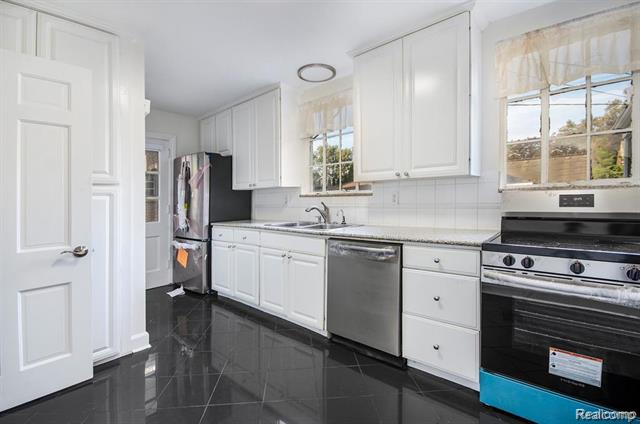 Builiding view six for 26085 Humber, Huntington Woods, MI. 48070