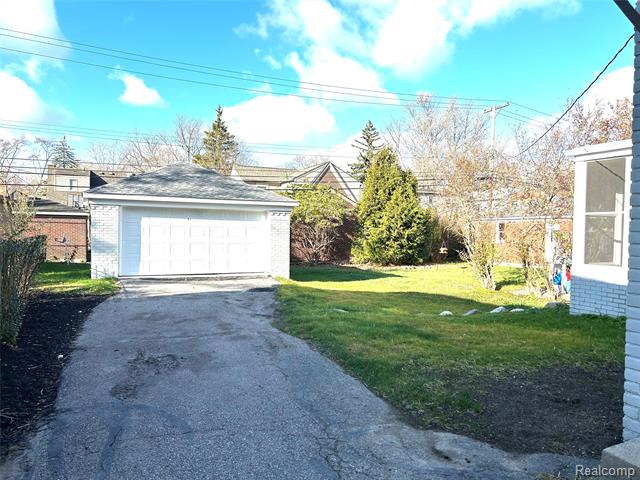 Builiding view ten for 26085 Humber, Huntington Woods, MI. 48070