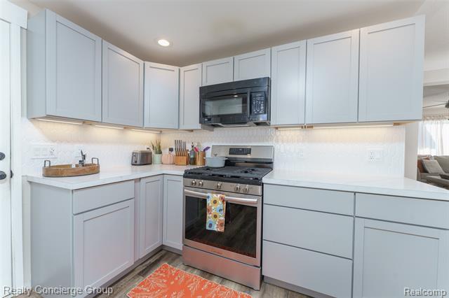 Builiding view five for 104 John, Durand, MI. 48429