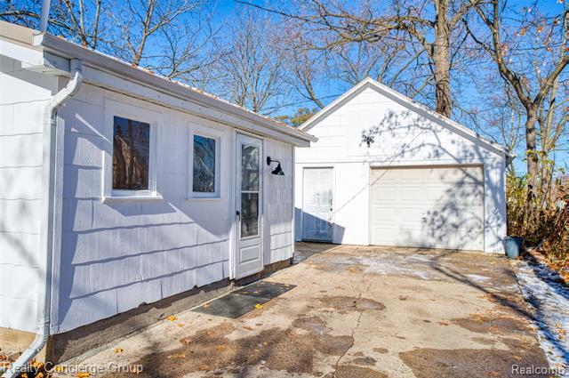 Builiding view nineteen for 104 John, Durand, MI. 48429